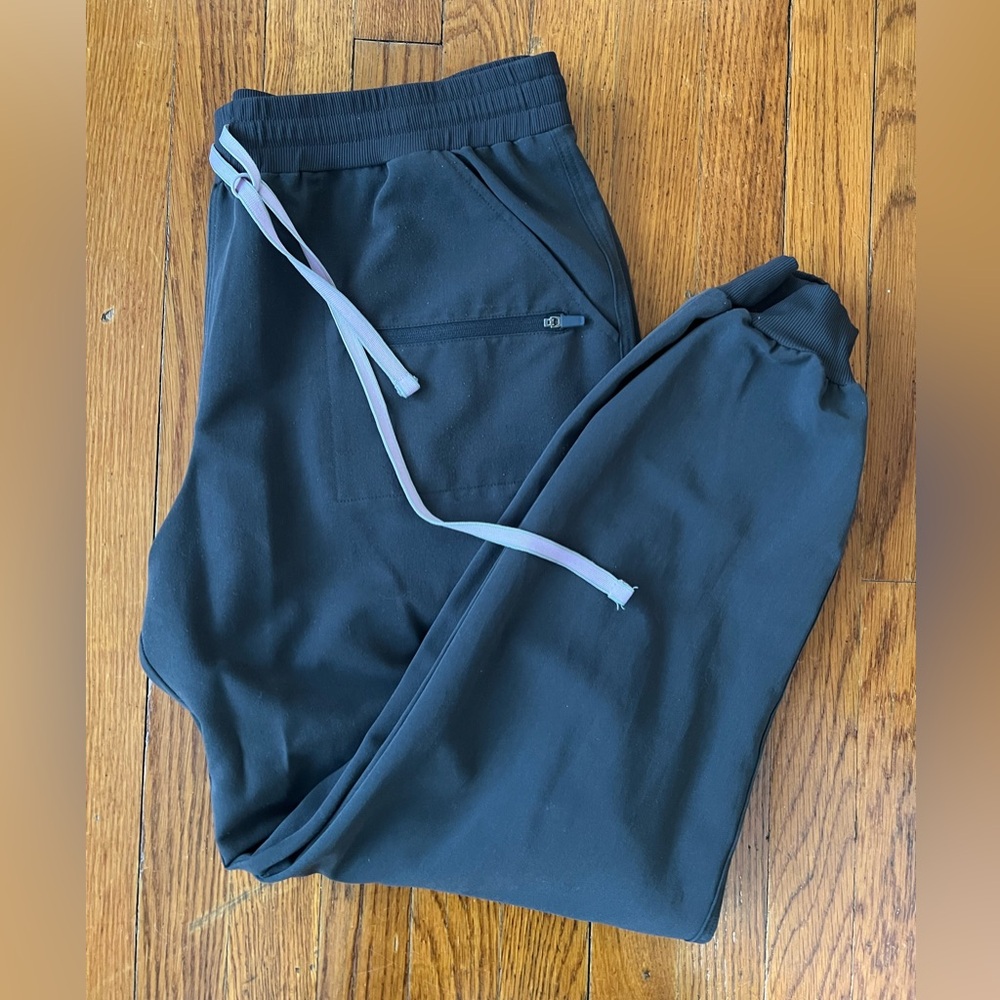 Dolan Scrub Set - image 2